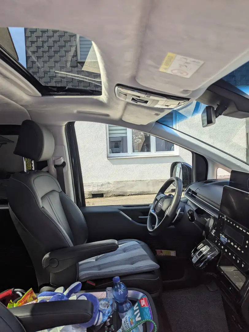 Hyundai STARIA 2.2 CRDi Signature - 2