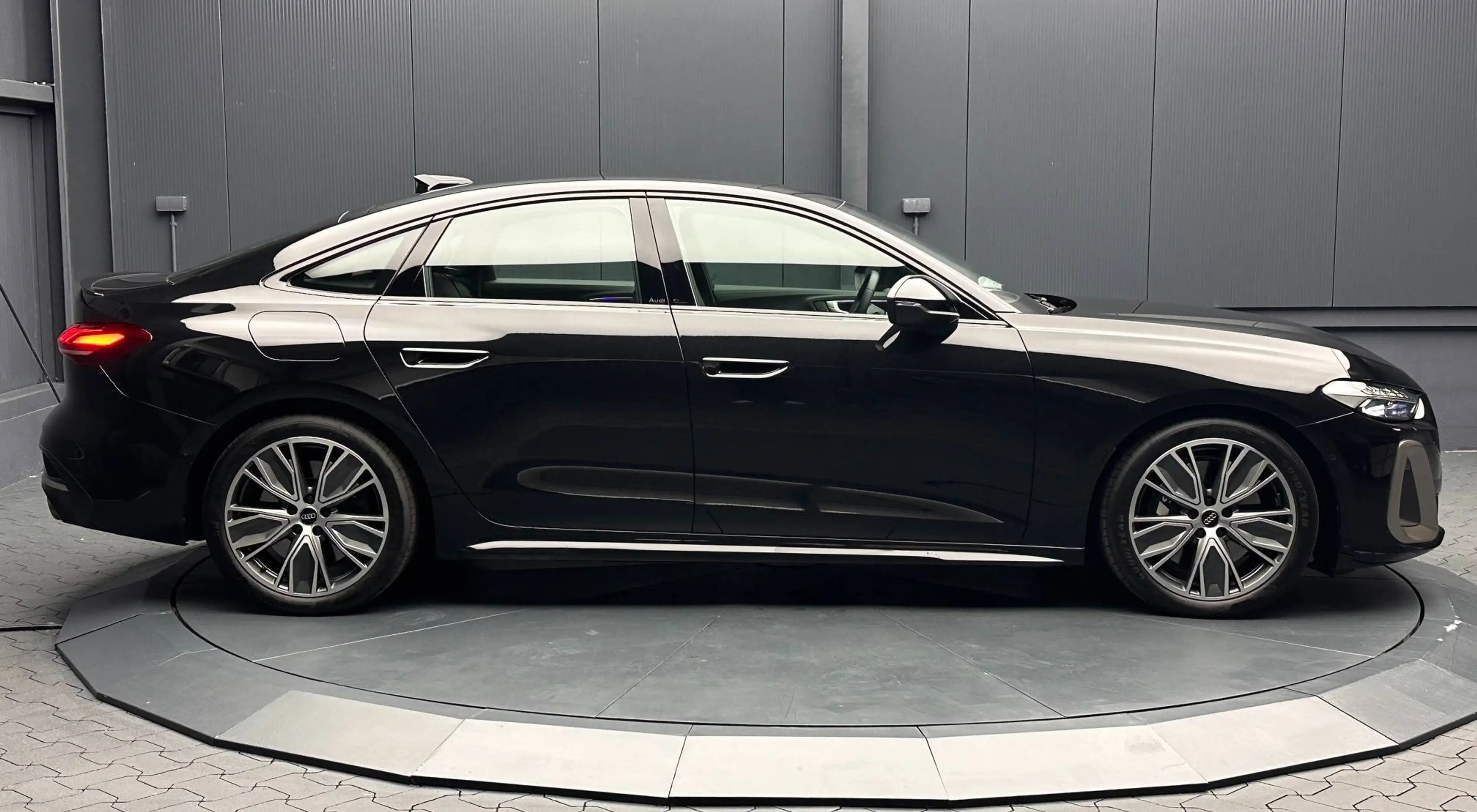 Audi S5 Limousine TFSI quattro 270 kW Edition One — photo 6