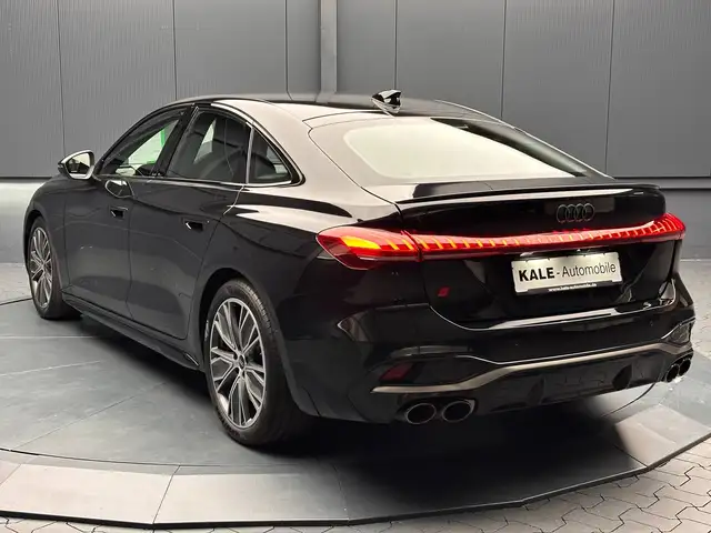 Audi S5 view 3