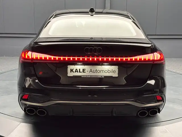 Audi S5 view 4