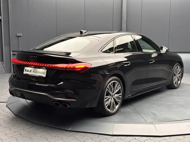 Audi S5 view 5