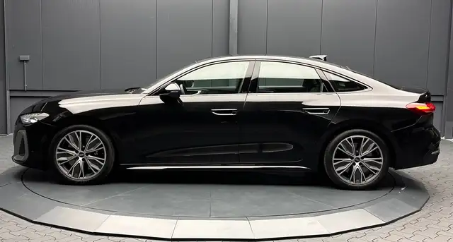 Audi S5 view 2