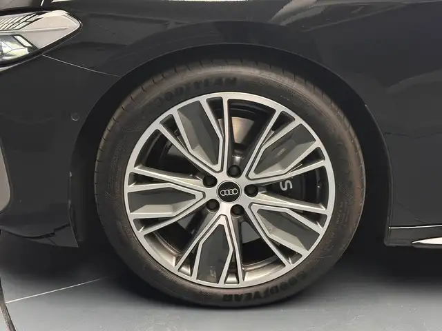 Audi S5 view 9