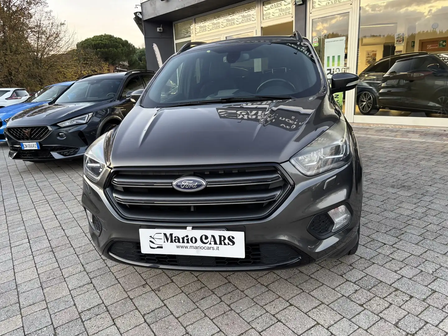 Ford Kuga Kuga 2.0 TDCI 150 CV S&S 4WD ST-Line Gris - 1