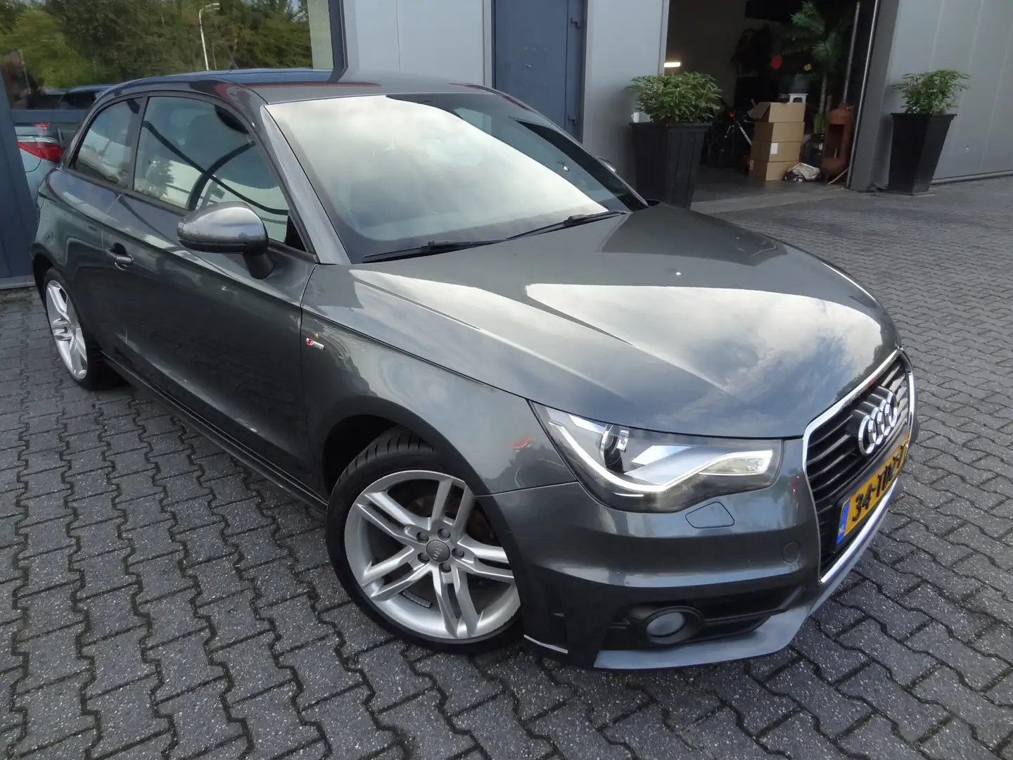 Audi A1 1.2 TFSI Pro Line S 3X S-Line | NL-AUTO | NAVI | L Grijs - 2