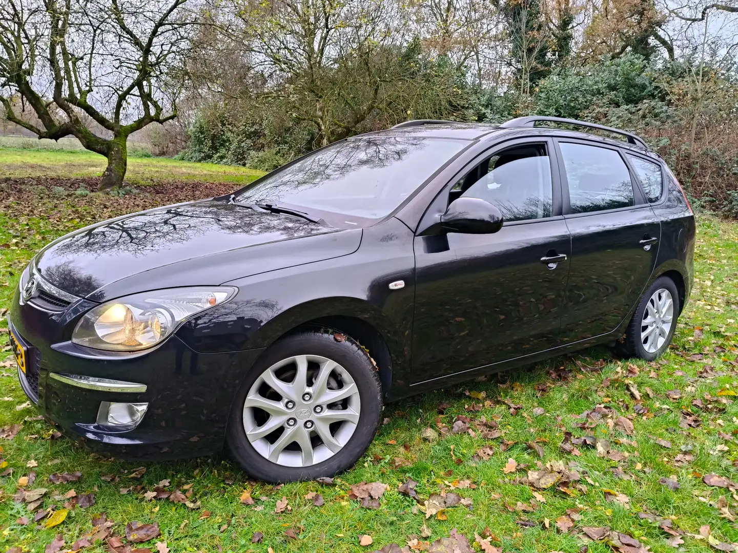 Hyundai i30 1.6 AUTOMAT Zwart - 1