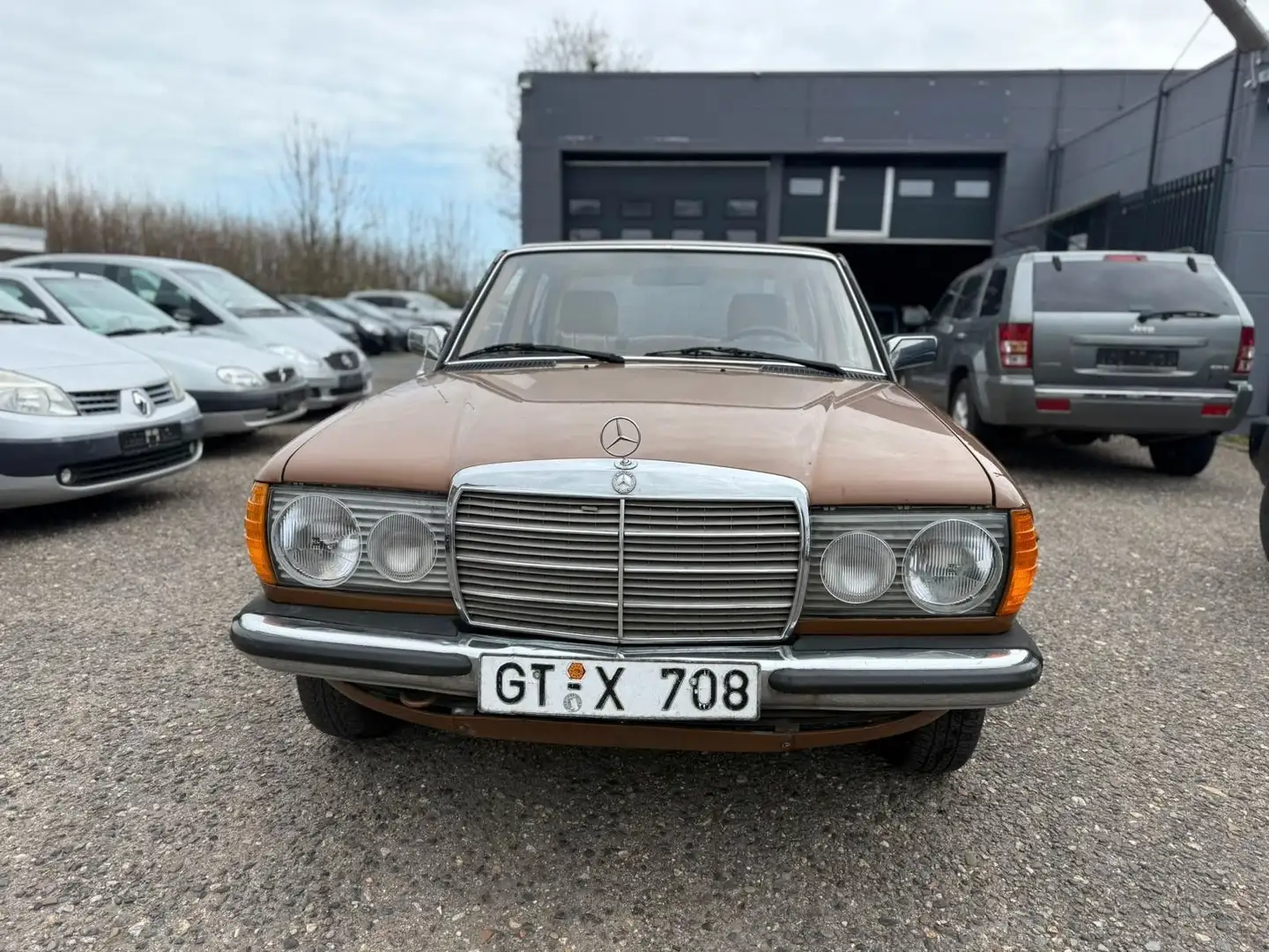 Mercedes-Benz 240 W123 240 D | ROSTFREI | Läuft einwandfrei | Marrón - 2