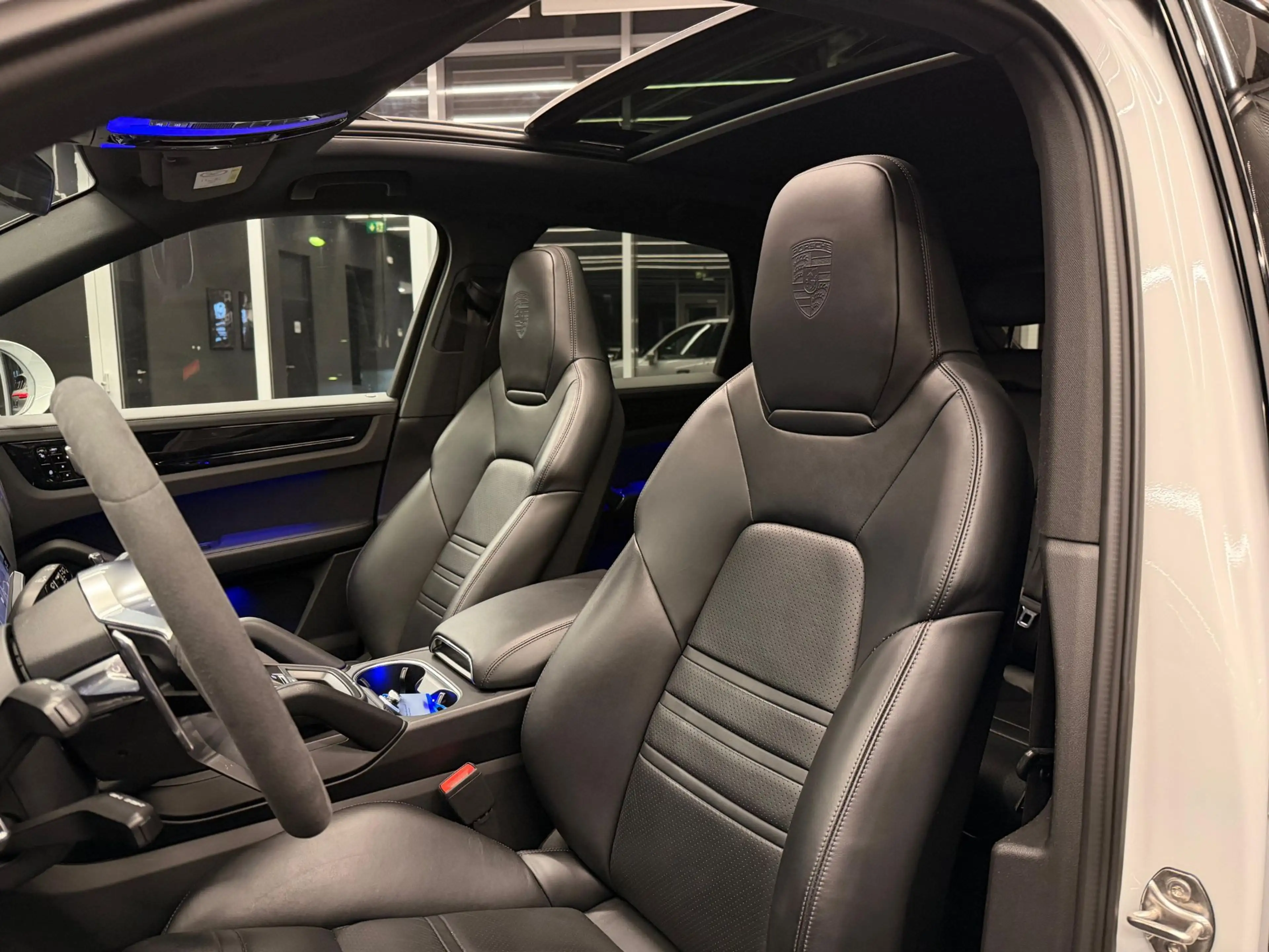 Porsche Cayenne E-Hybrid**Sport-Chrono**Matrix**PANO**BOSE**Soft- — photo 15