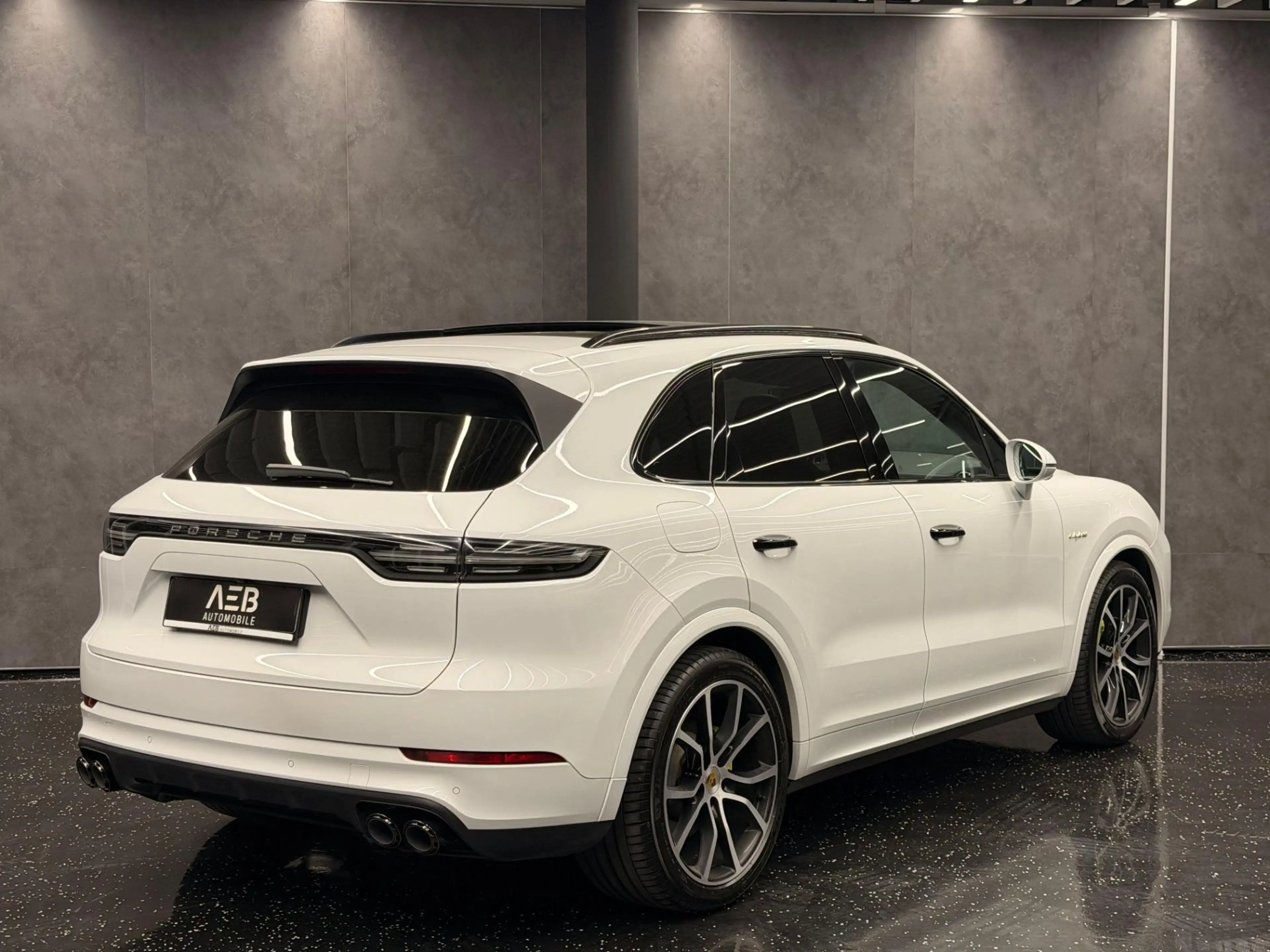Porsche Cayenne E-Hybrid**Sport-Chrono**Matrix**PANO**BOSE**Soft- — photo 12