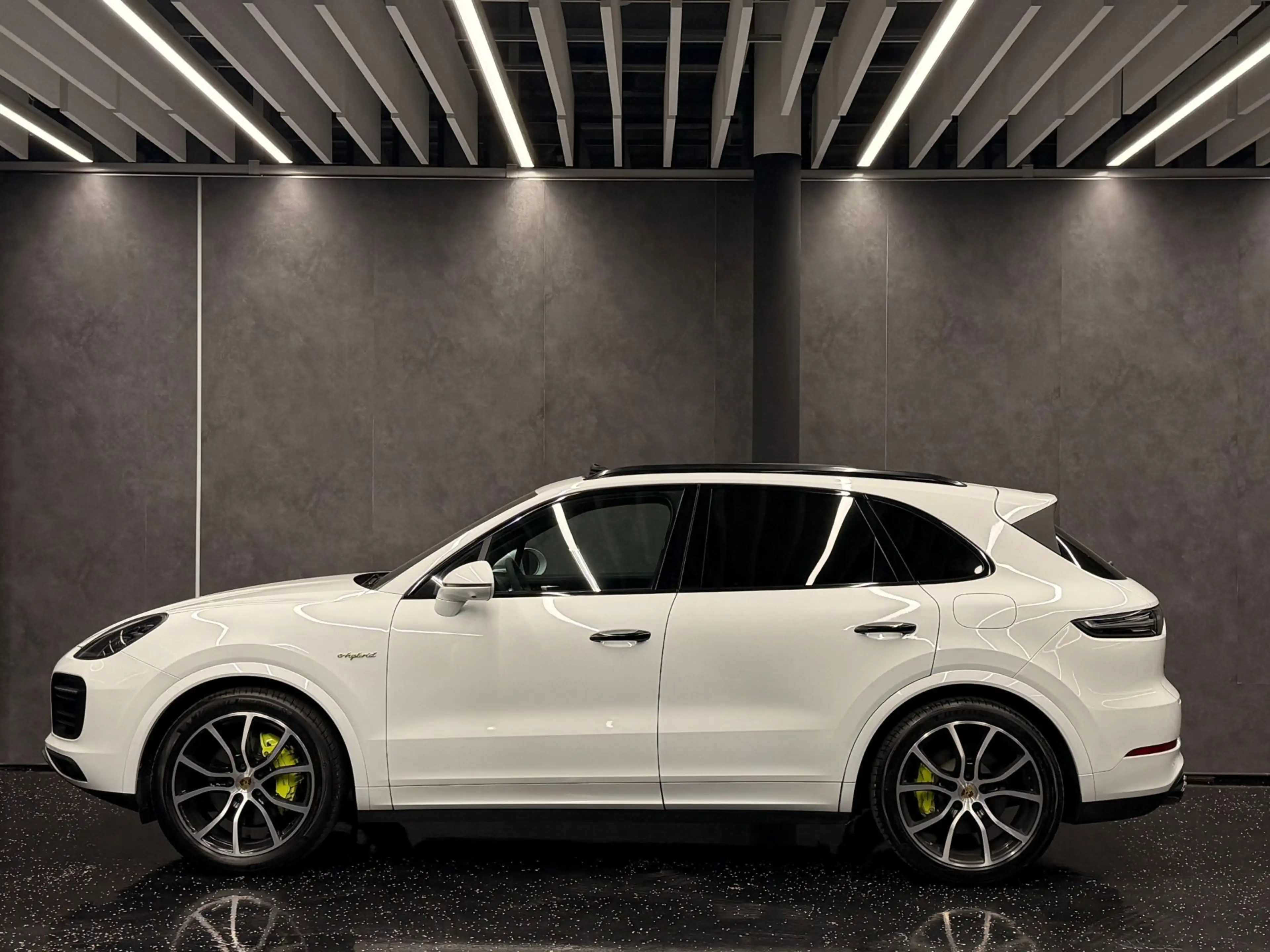 Porsche Cayenne E-Hybrid**Sport-Chrono**Matrix**PANO**BOSE**Soft- — photo 6