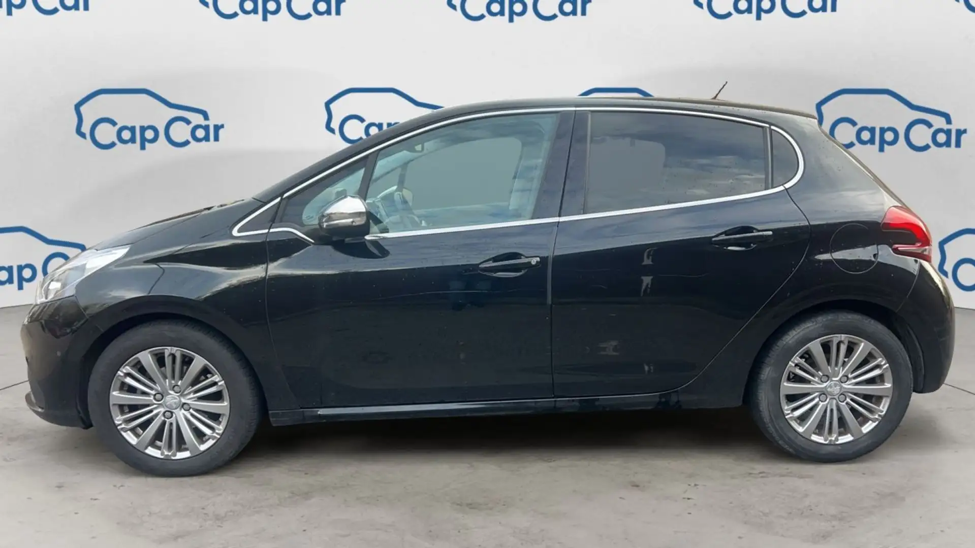 Peugeot 208 1 1.2 PureTech 110 Allure - 5 places Noir - 2