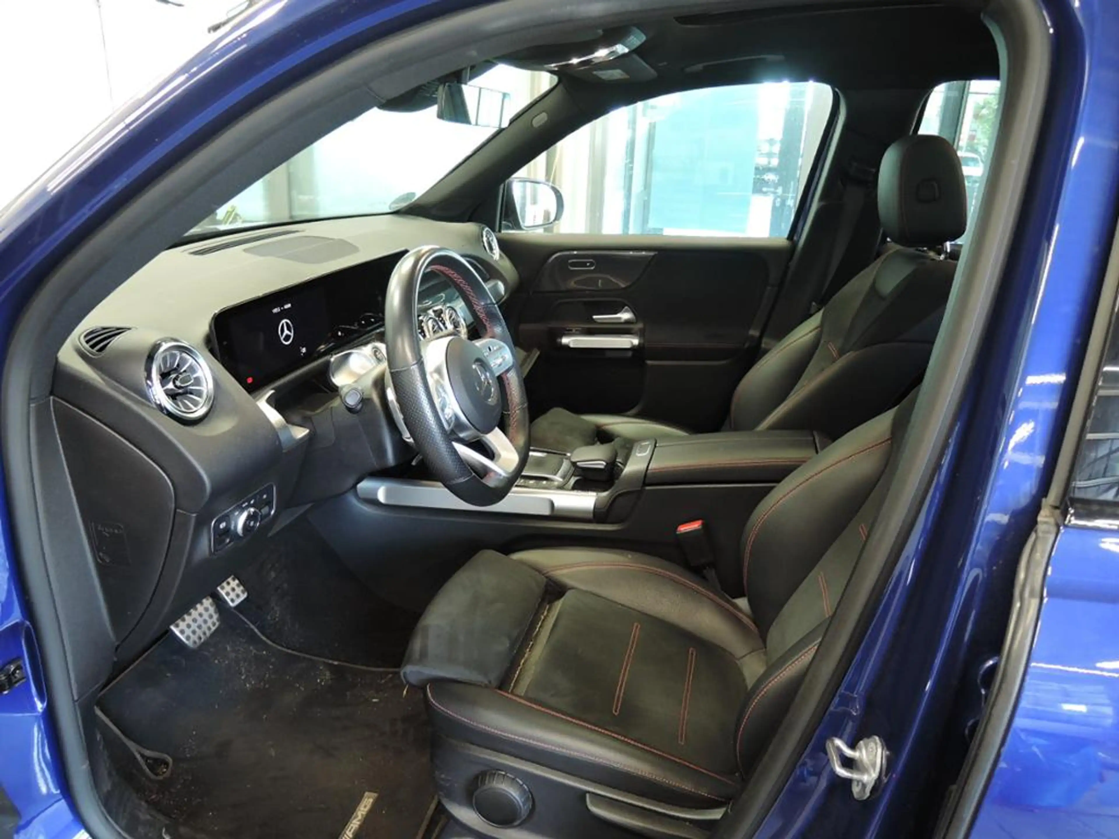Mercedes-Benz GLB 250 4MATIC AMG+MBUX+Night+Ambiente+Carbon — photo 3