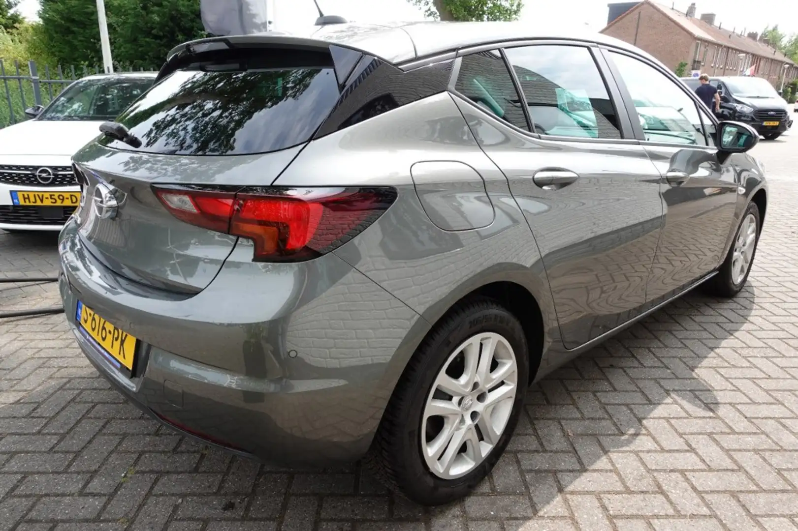 Opel Astra 1.2 110PK BNS EDITION  33.000 KM  Zeer Fraai Gris - 2