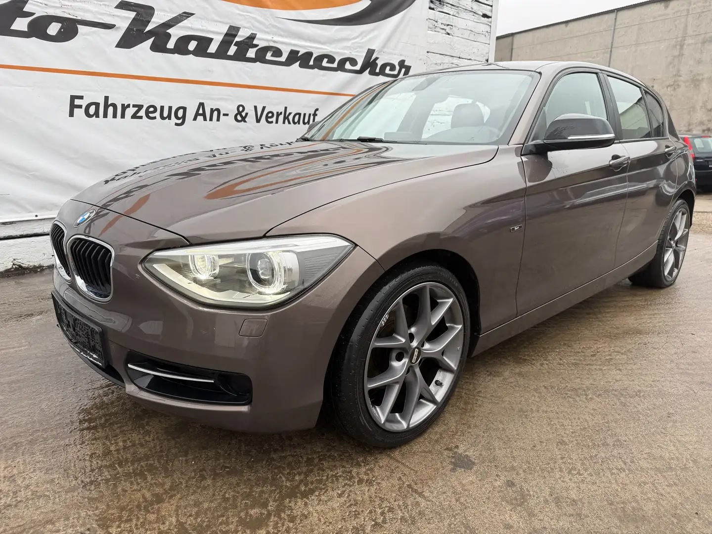 BMW 118 118 i*Bi-Xenon*SHZ*Sport-line*Navi*Klima*PDC Braun - 1