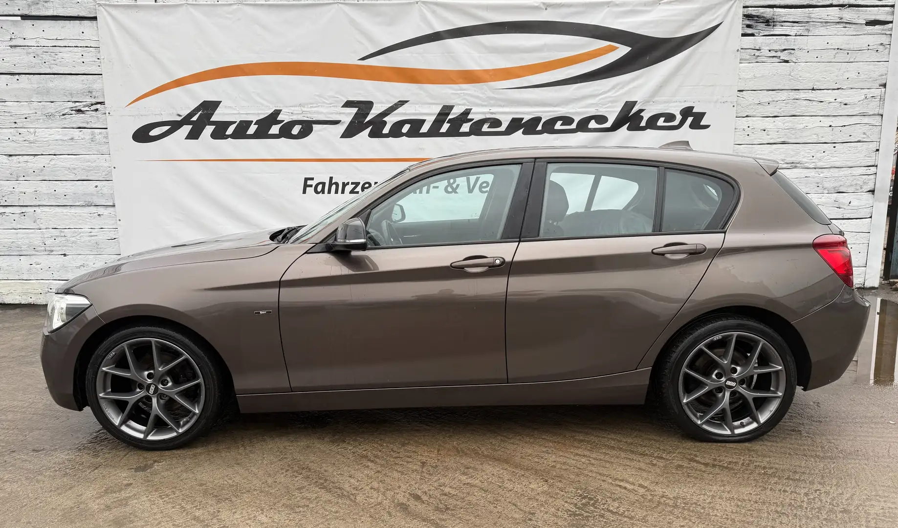 BMW 118 118 i*Bi-Xenon*SHZ*Sport-line*Navi*Klima*PDC Braun - 2