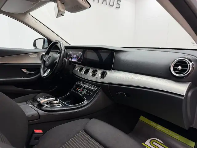Mercedes-Benz E-Class view 10