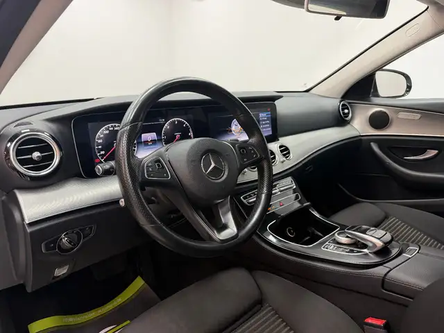 Mercedes-Benz E-Class view 9