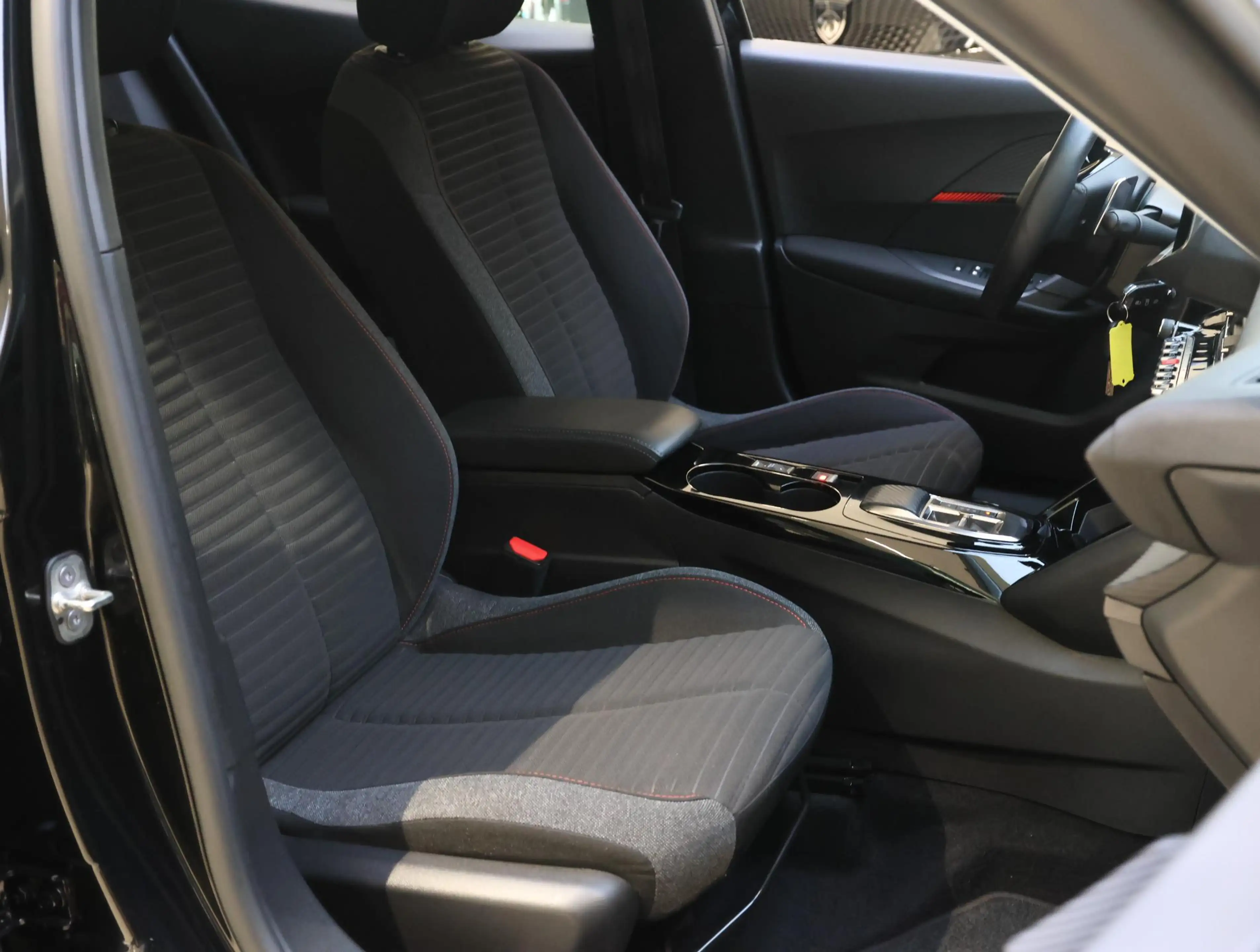Peugeot 2008 SUV Active Pack 130 pk Automaat | 1e Eigenaar | Cl — photo 5