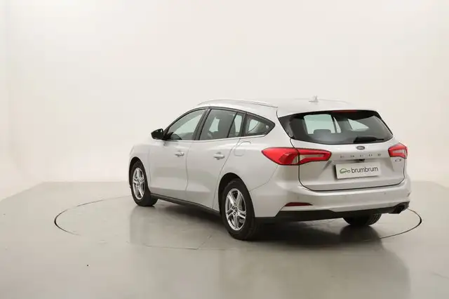 Ford Focus view 3