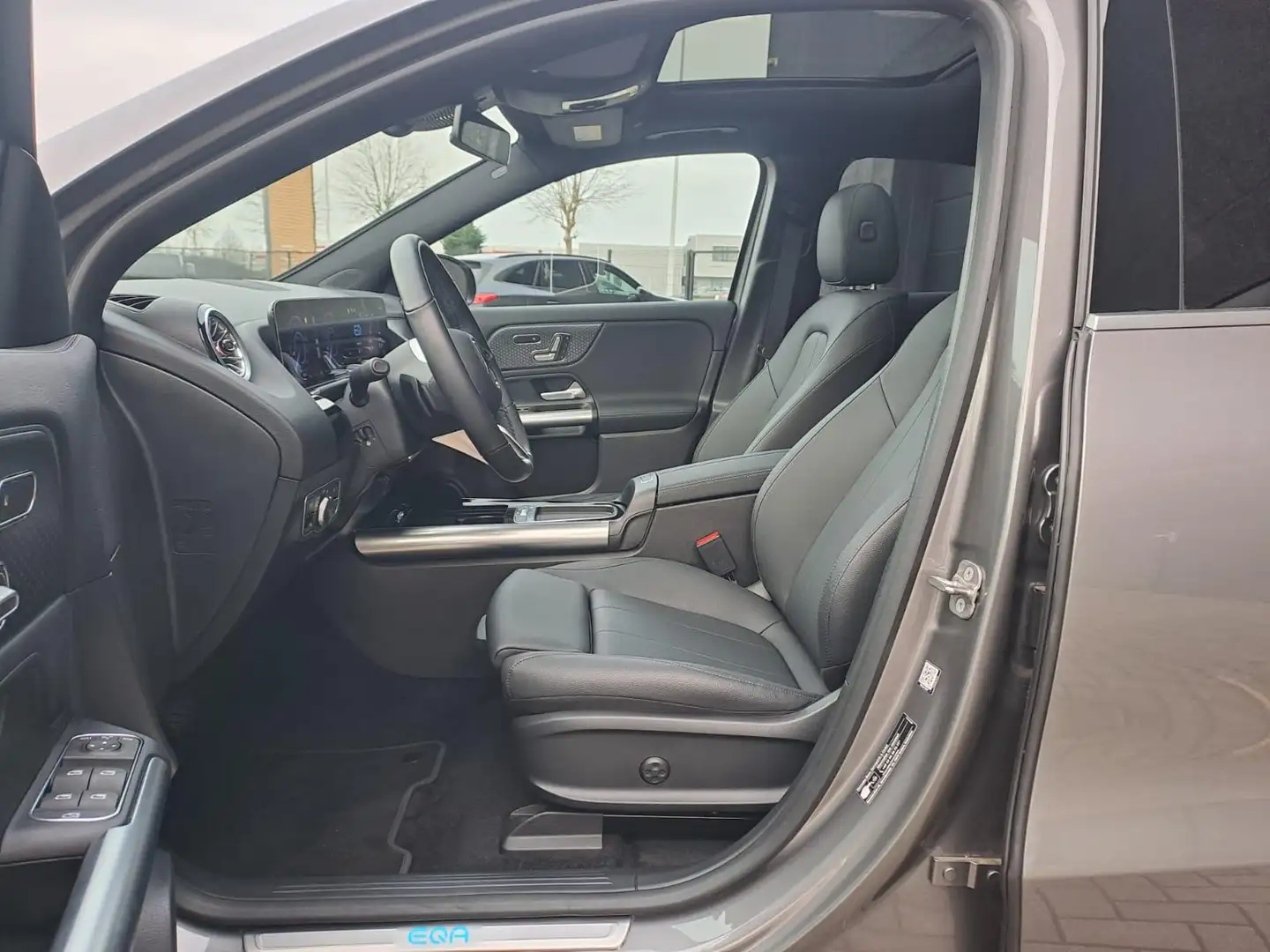 Mercedes-Benz EQA 300 4MATIC Luxury Line | Verwarmde Zetels | Smartphone Grijs - 2
