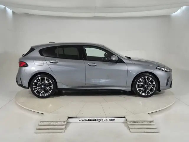 BMW 1 Series view 6