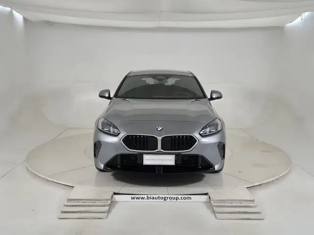 BMW 1 Series view 3