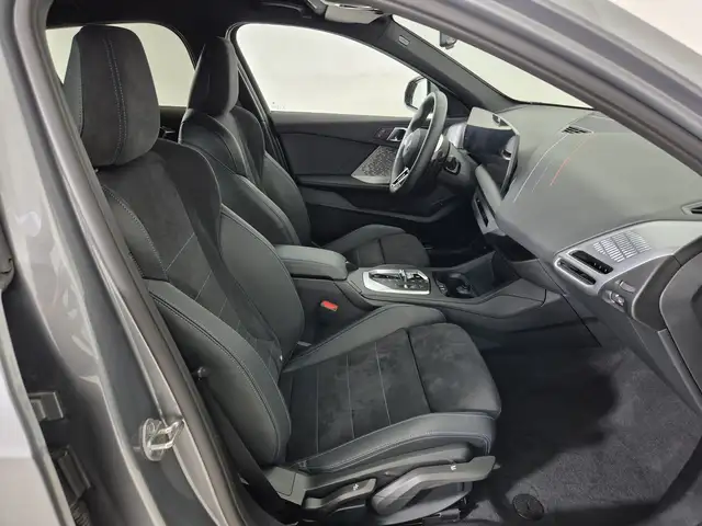 BMW 1 Series view 10