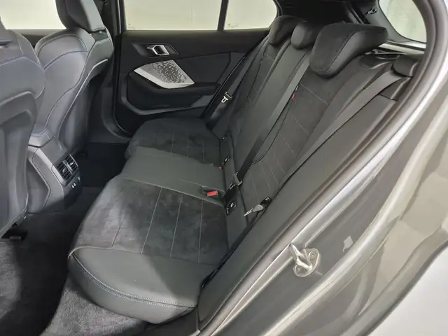BMW 1 Series view 8
