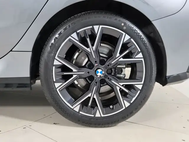 BMW 1 Series view 14