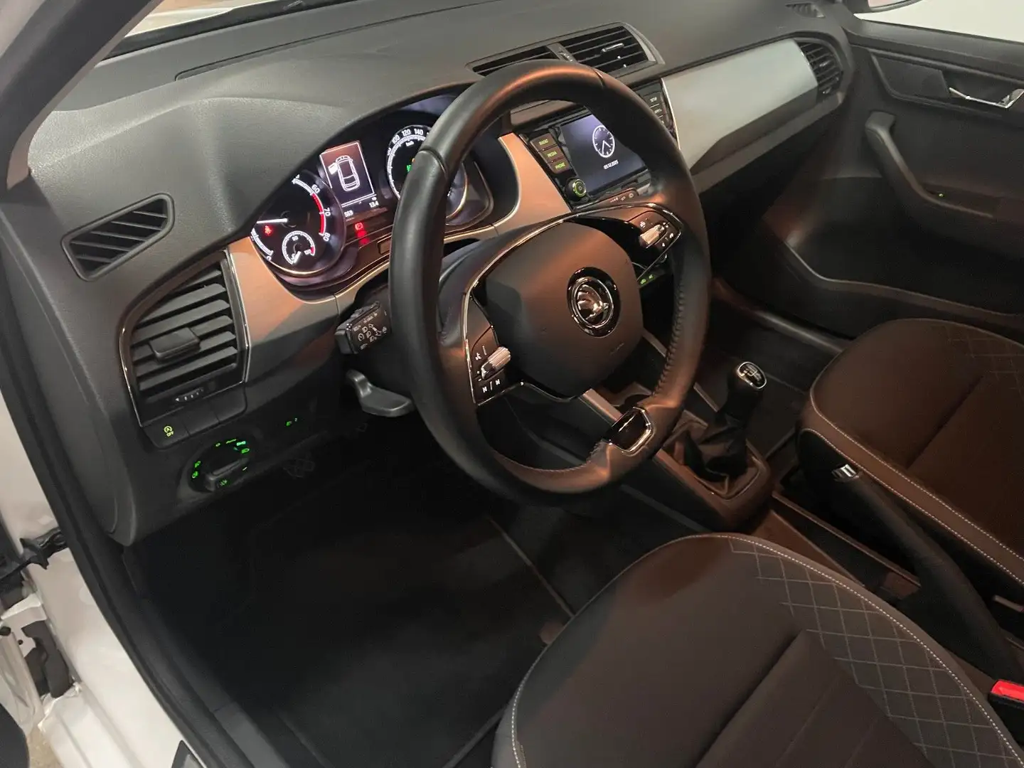 Skoda Fabia Combi 1.0l TSI 70kW AMBITION / ALU/Climatr Weiß - 2