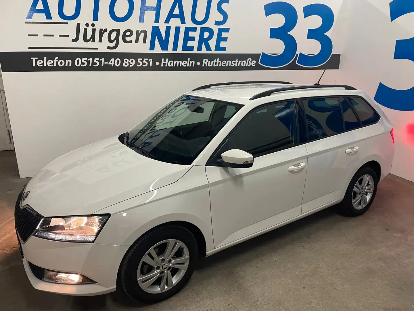 Skoda Fabia Combi 1.0l TSI 70kW AMBITION / ALU/Climatr Weiß - 1