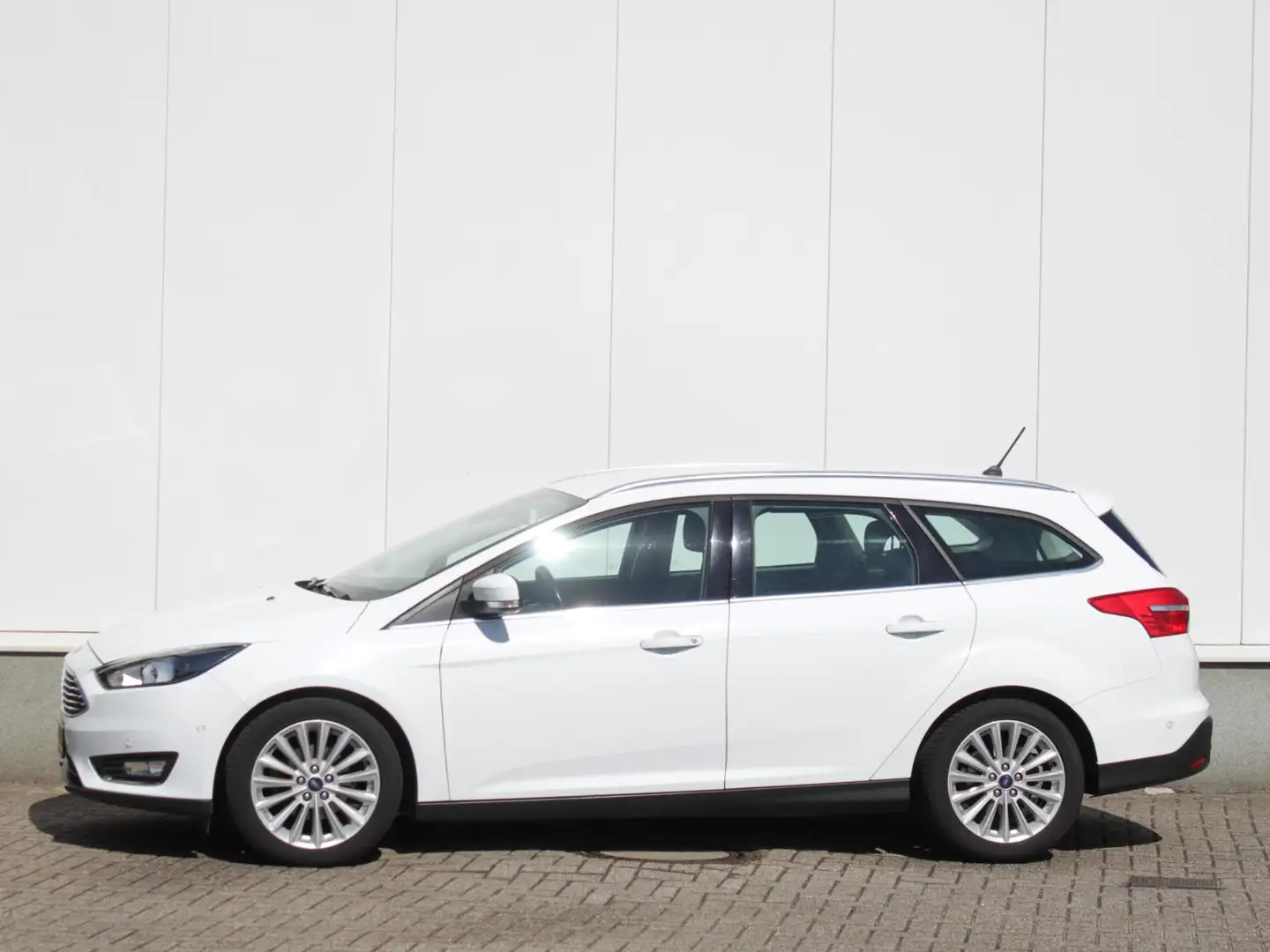 Ford Focus Wagon 1.0 Titanium | Navi | Cruise | Park sens | T Weiß - 2