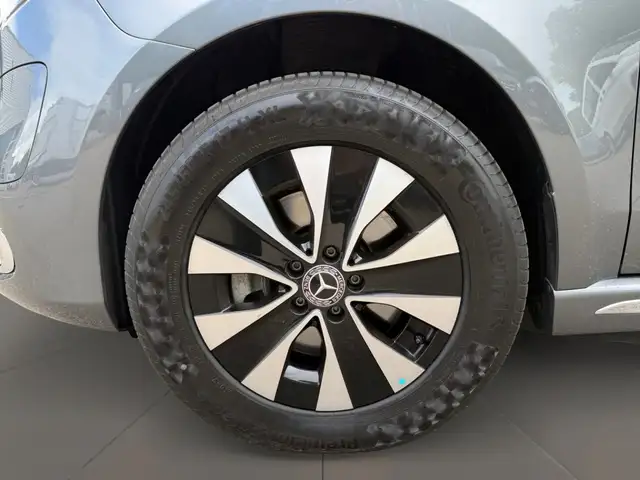 Mercedes-Benz Eqv view 9