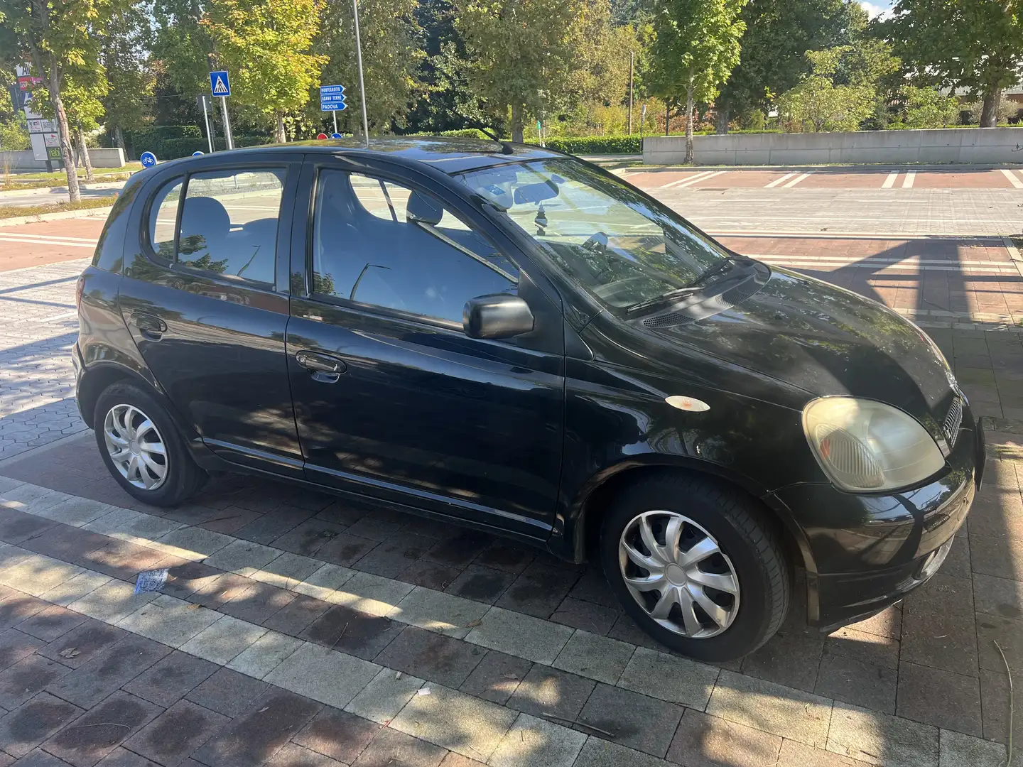 Toyota Yaris 5p 1.0 Sol - 1