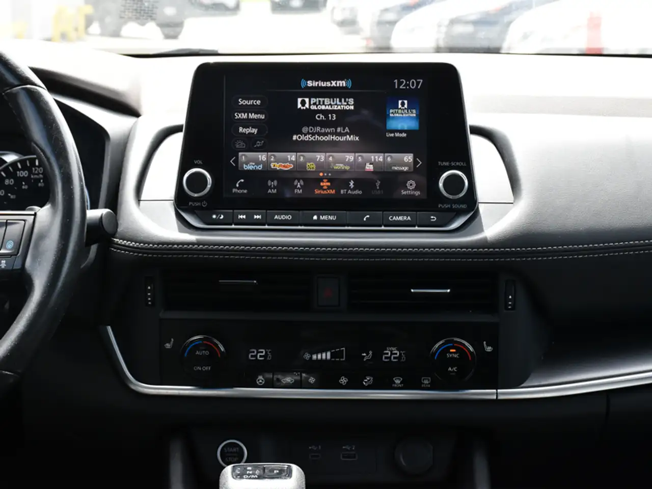 Nissan Rogue снимка Nissan Rogue