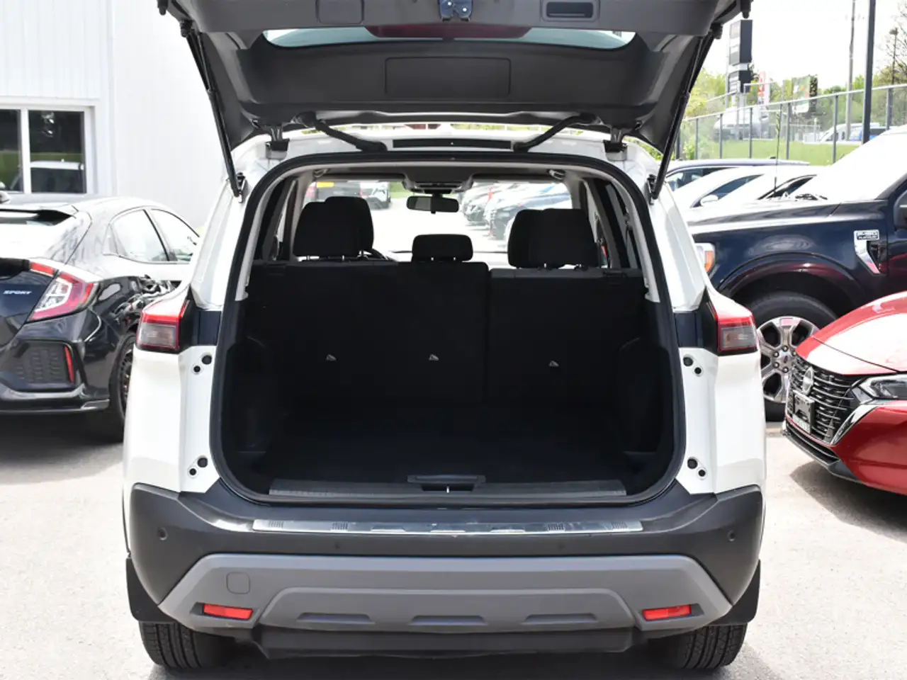 Nissan Rogue снимка Nissan Rogue