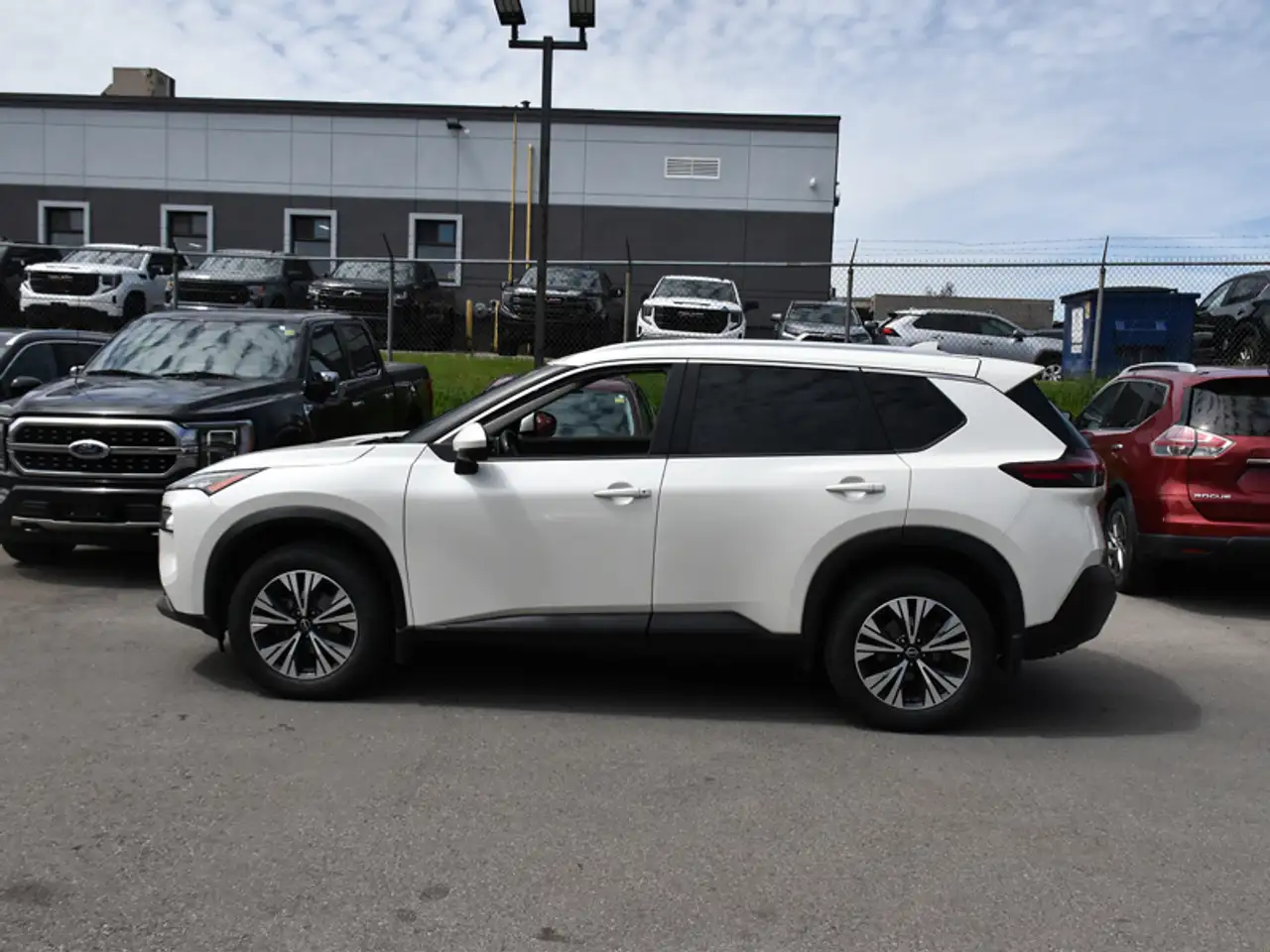 Nissan Rogue снимка Nissan Rogue