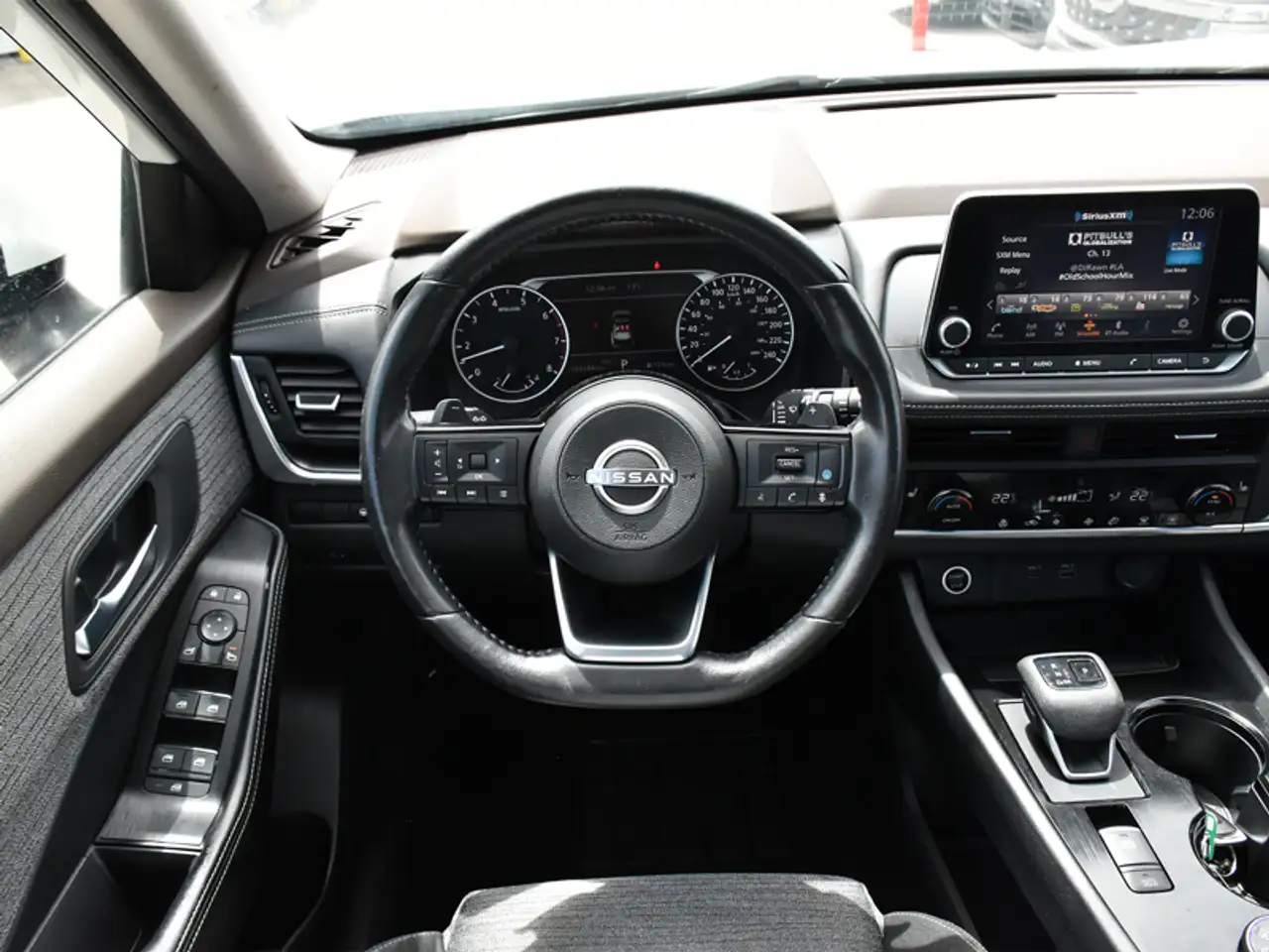 Nissan Rogue снимка Nissan Rogue