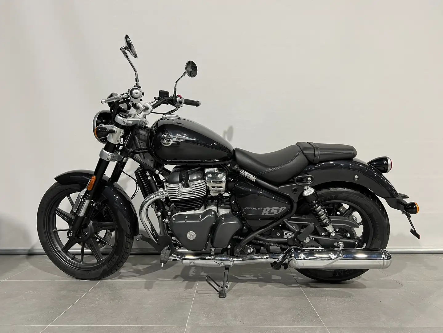 Royal Enfield Super Meteor 650 Zwart - 2
