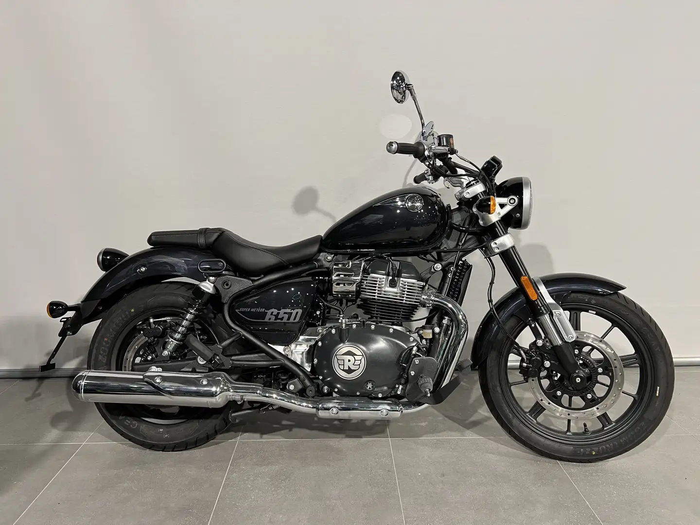 Royal Enfield Super Meteor 650 Zwart - 1