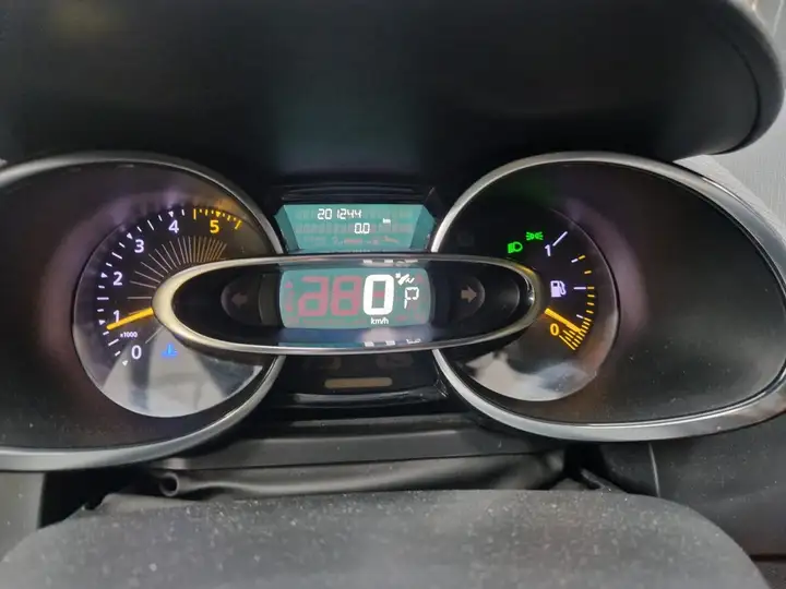 Renault Clio 1.5 DCI eco2 Energy Premium EDC 2015, foto 7