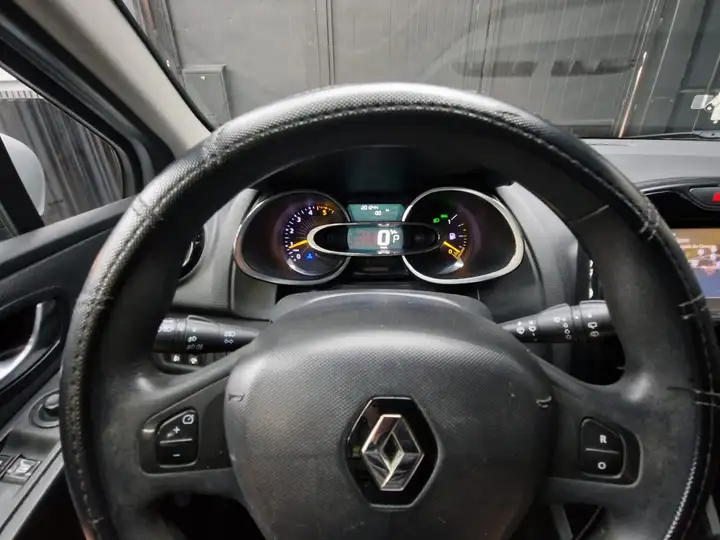 Renault Clio 1.5 DCI eco2 Energy Premium EDC 2015, foto 8