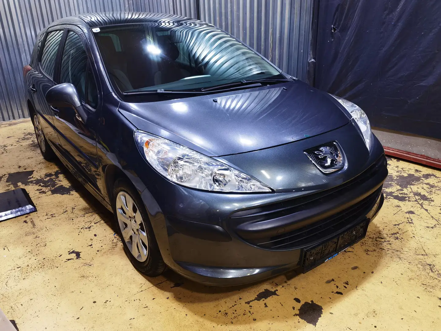 Peugeot 207 207 Trendy 1,4 VTi 16V Trendy Grau - 2