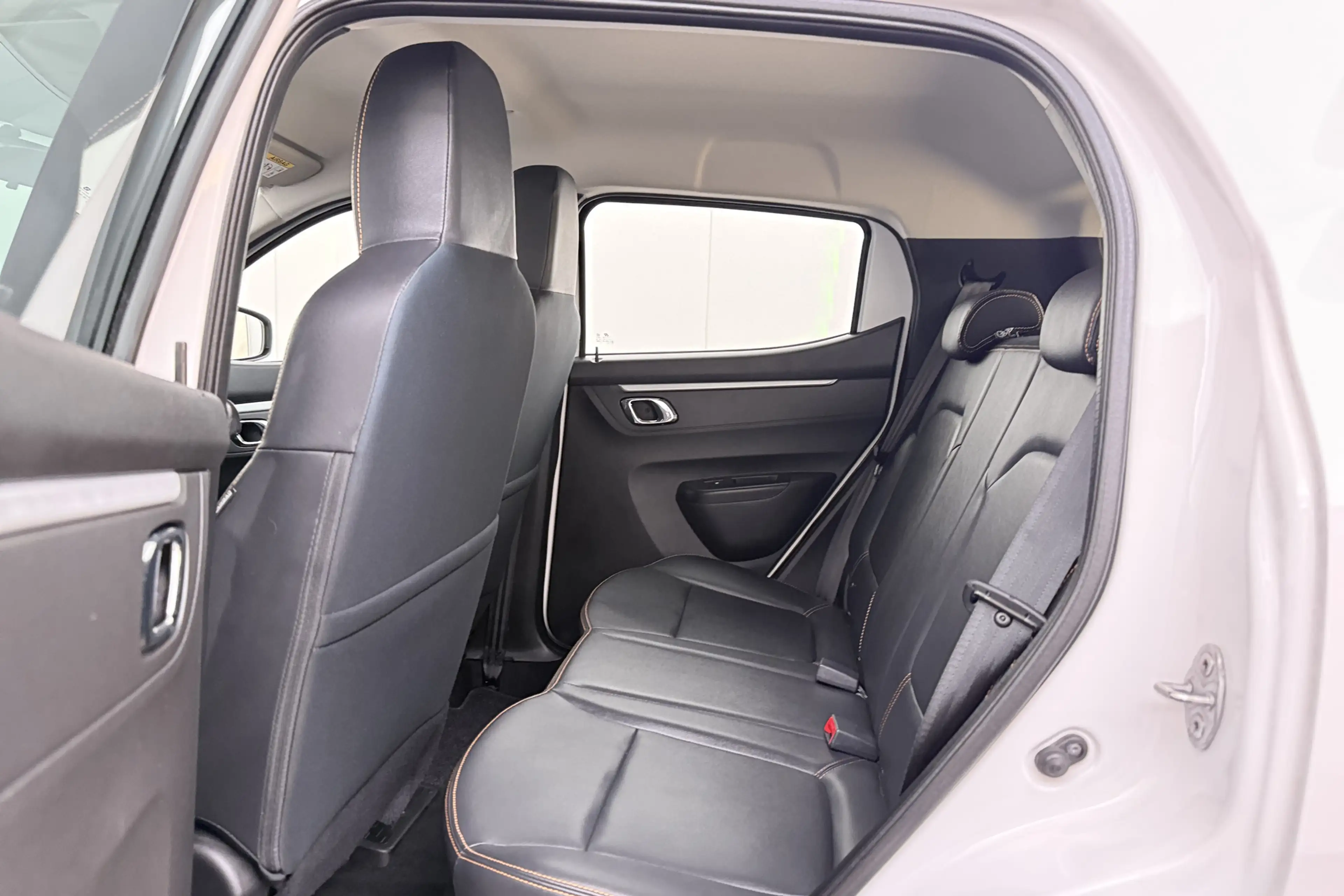 Dacia Spring Comfort Plus 27 kWh Leder Carplay Navi 14'LMV DAB — photo 12