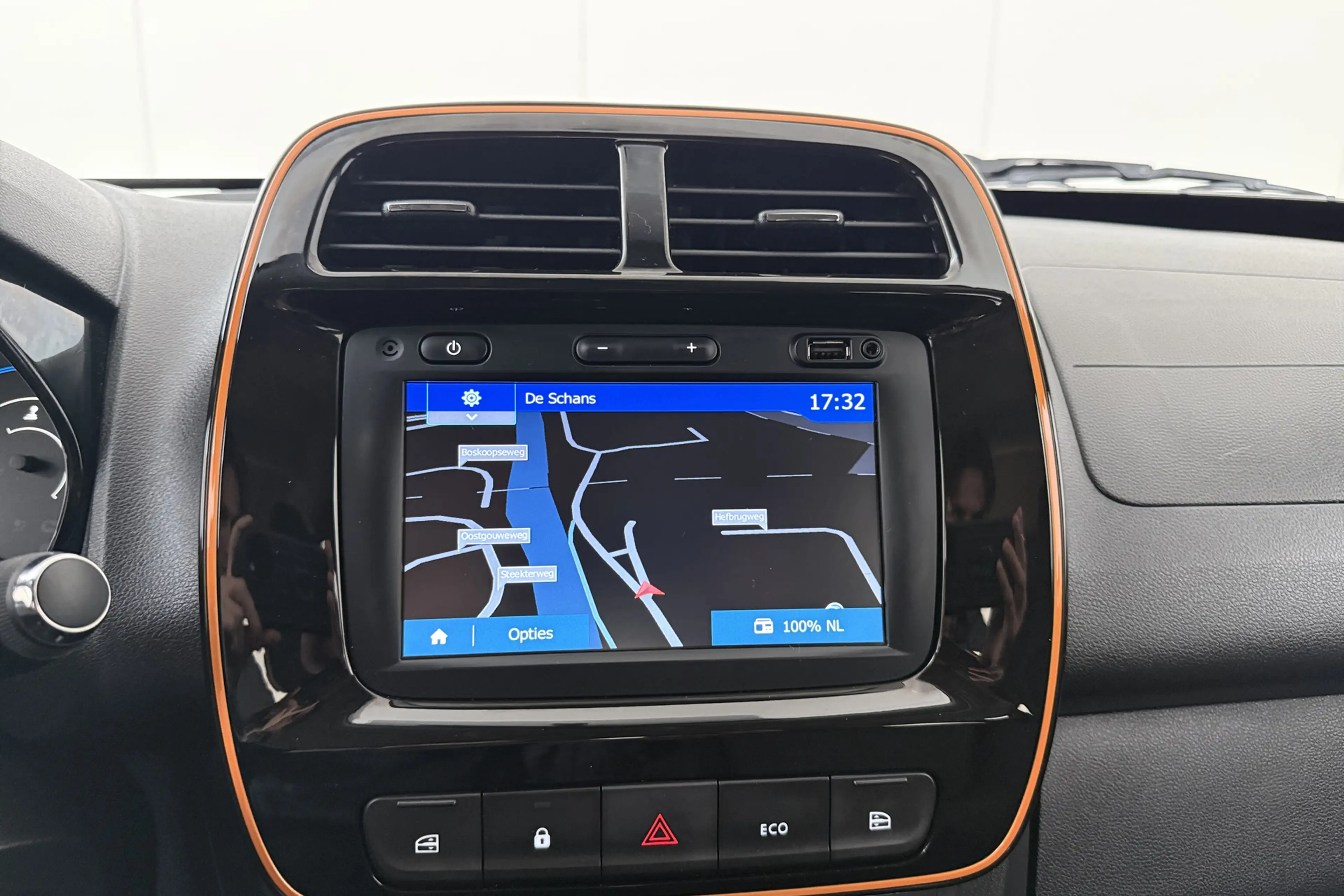 Dacia Spring Comfort Plus 27 kWh Leder Carplay Navi 14'LMV DAB — photo 18
