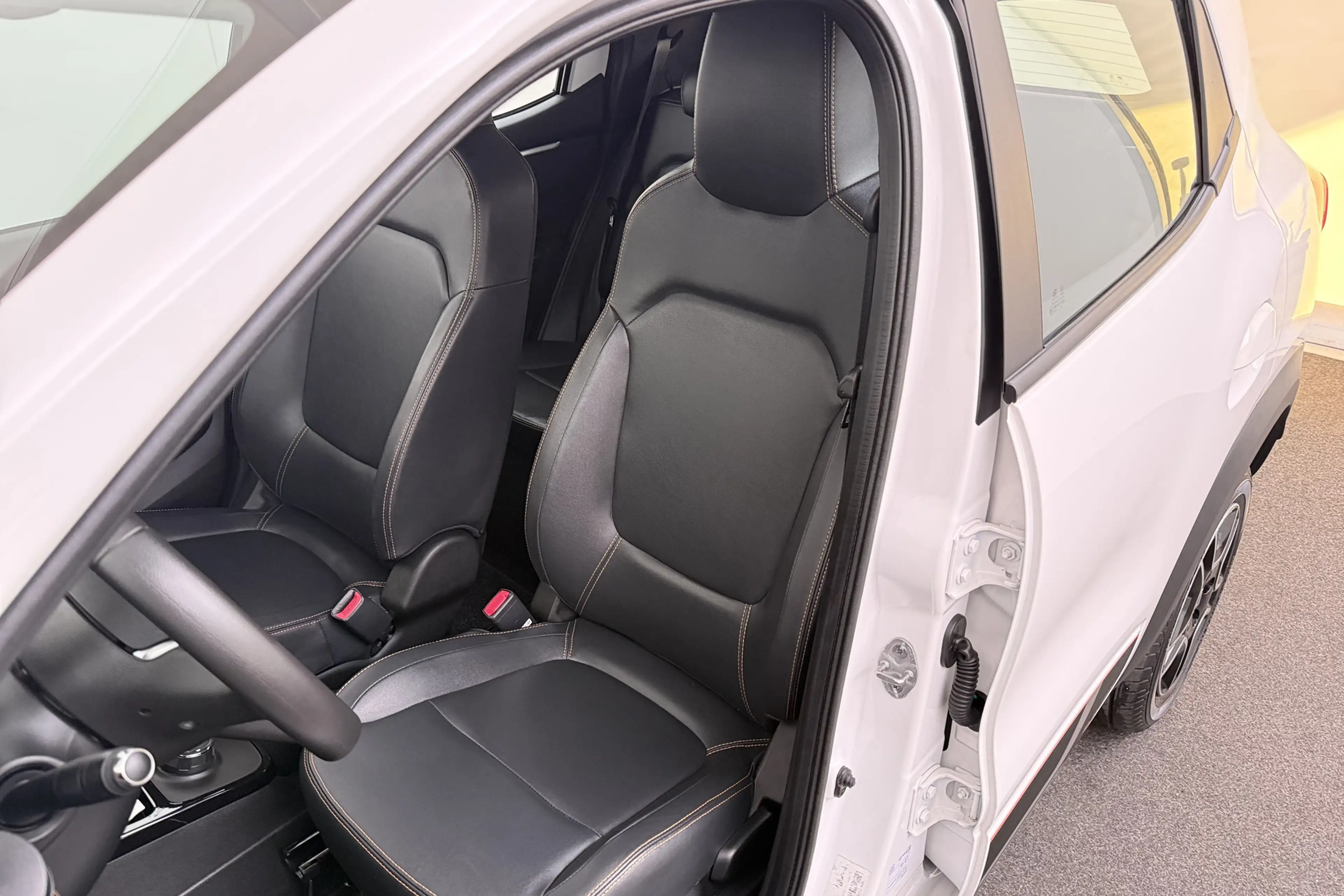 Dacia Spring Comfort Plus 27 kWh Leder Carplay Navi 14'LMV DAB — photo 9