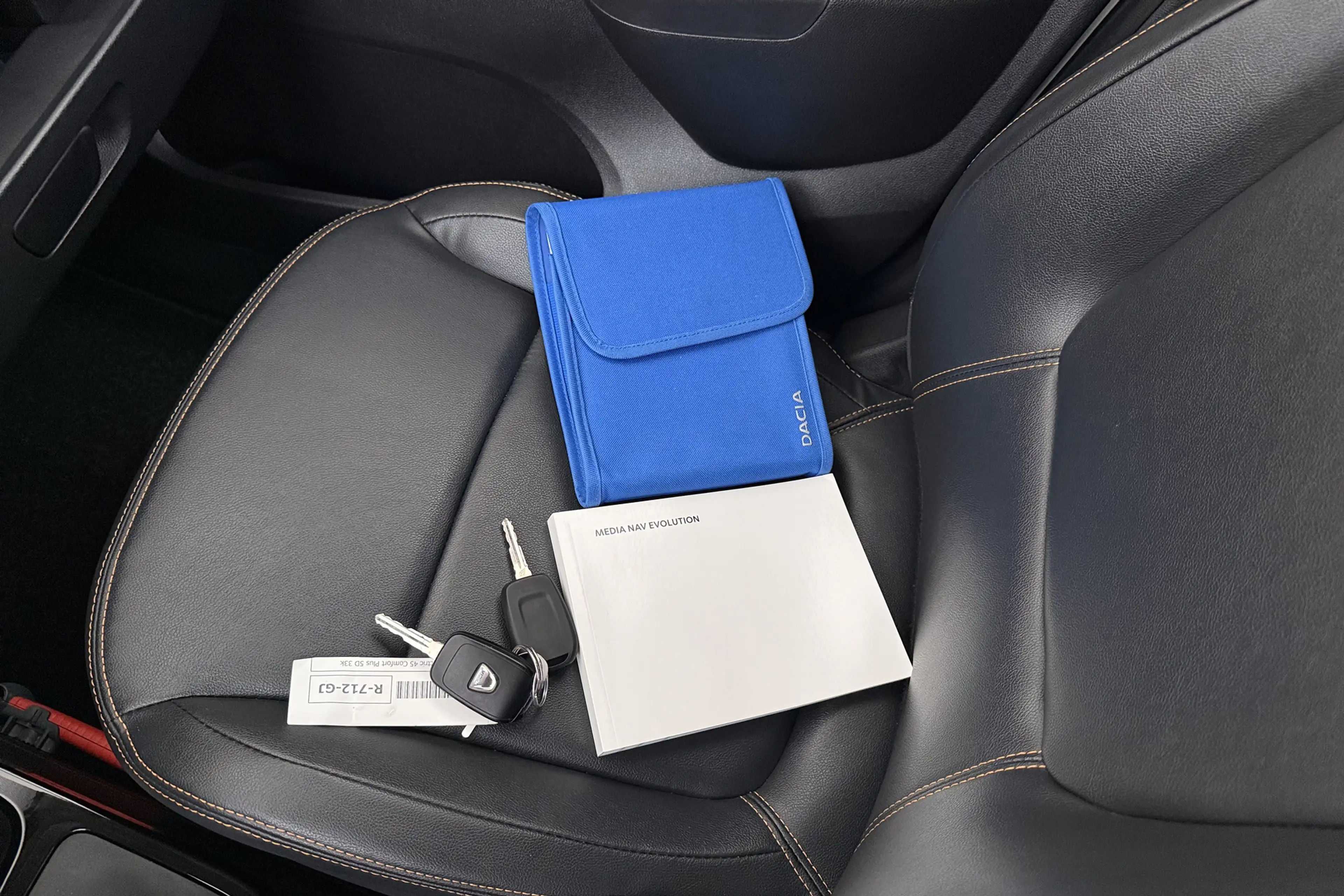 Dacia Spring Comfort Plus 27 kWh Leder Carplay Navi 14'LMV DAB — photo 22