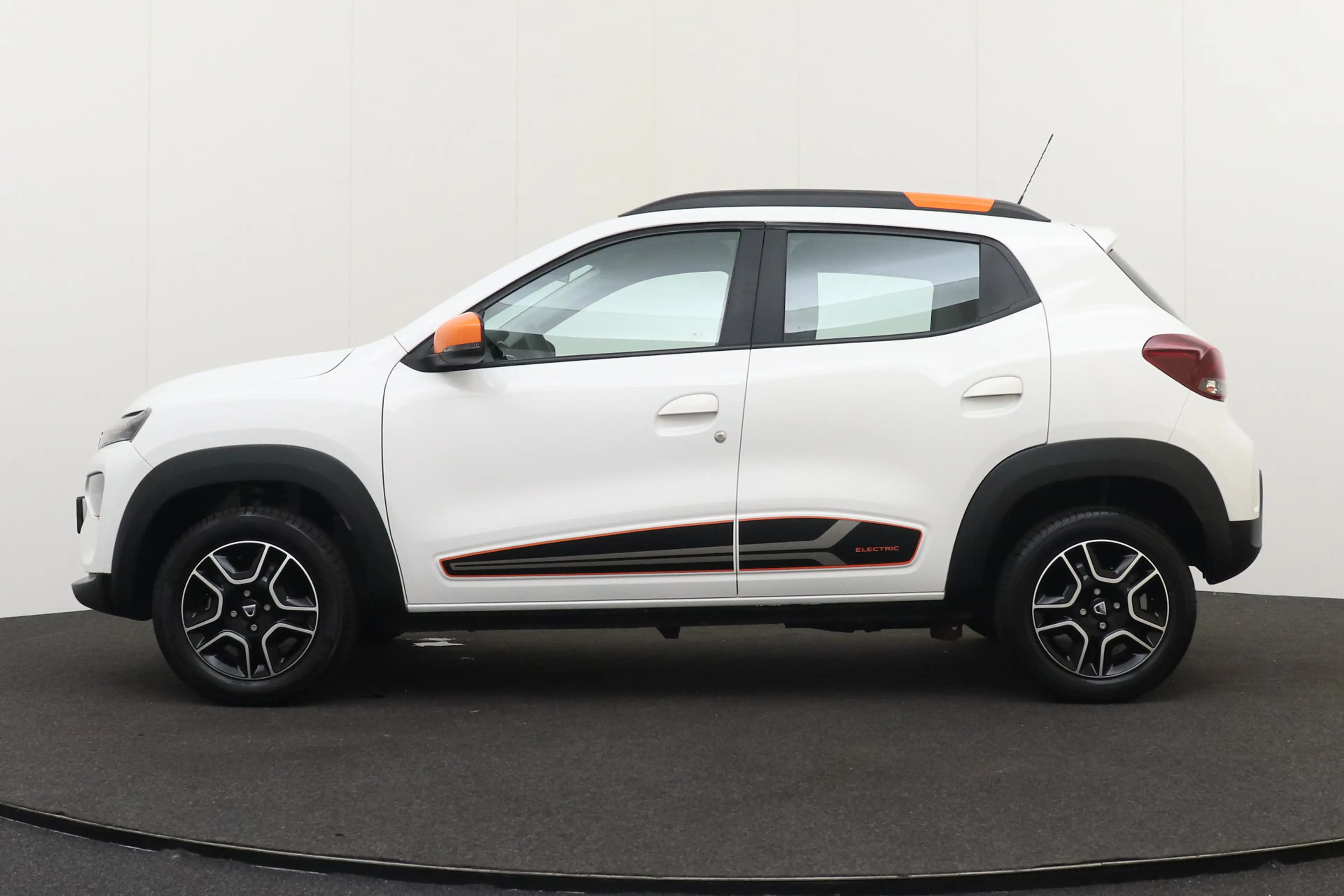 Dacia Spring Comfort Plus 27 kWh Leder Carplay Navi 14'LMV DAB — photo 5