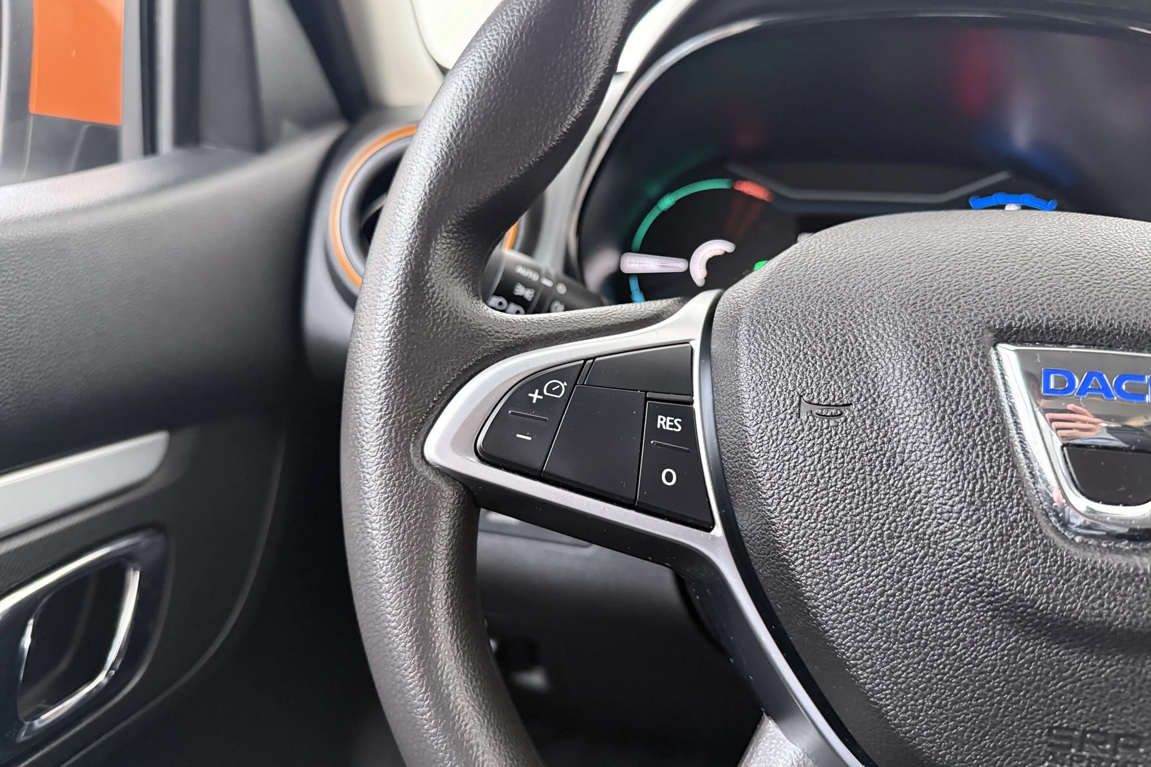 Dacia Spring Comfort Plus 27 kWh Leder Carplay Navi 14'LMV DAB — photo 15