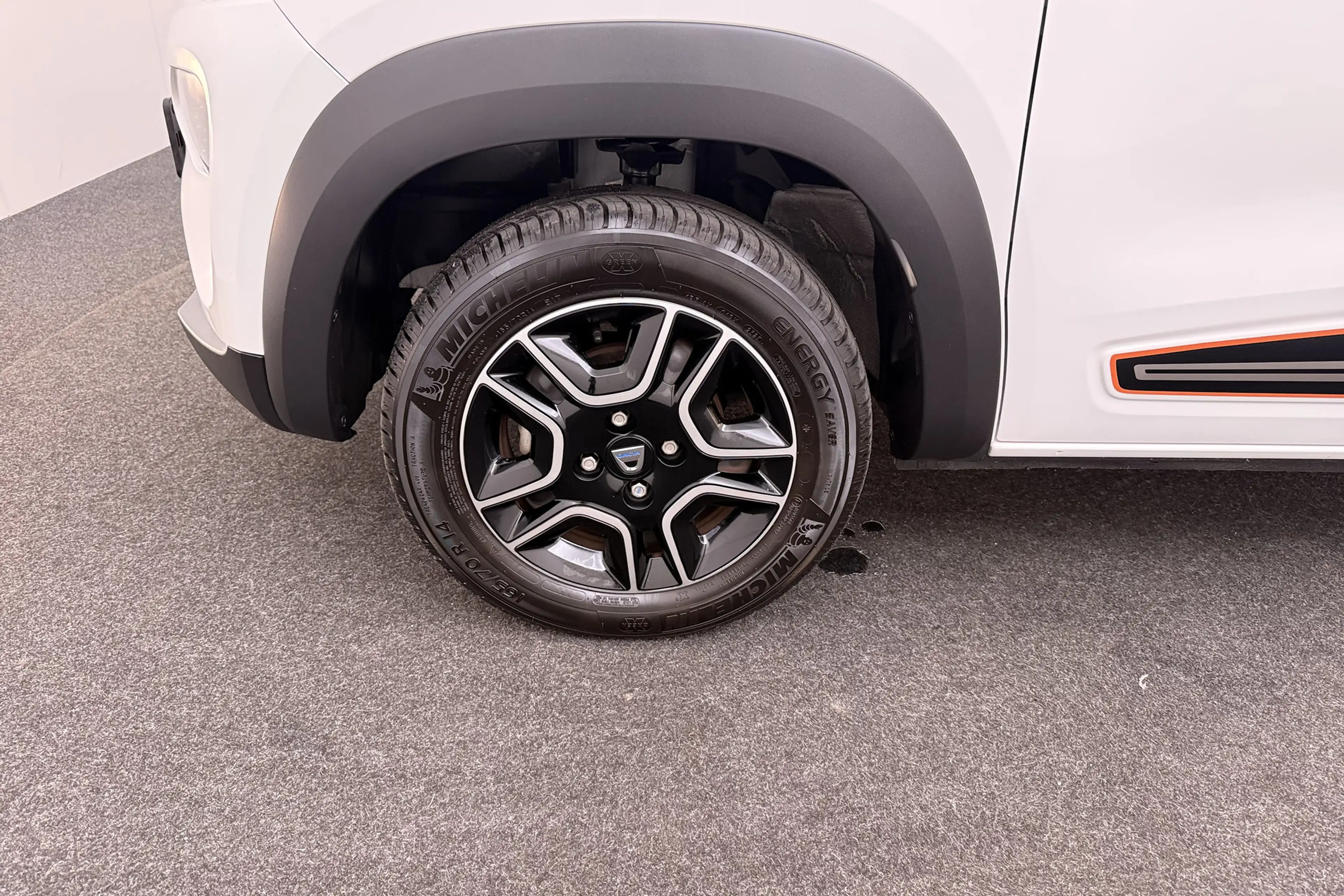 Dacia Spring Comfort Plus 27 kWh Leder Carplay Navi 14'LMV DAB — photo 7